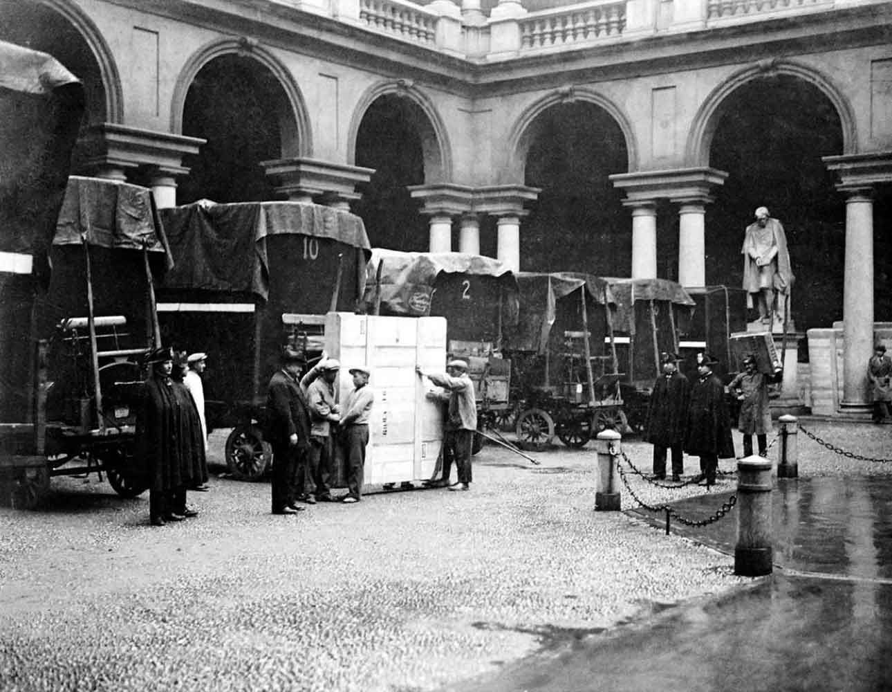 Preparing to move the Pinacoteca di Brera’s works of art during World War II